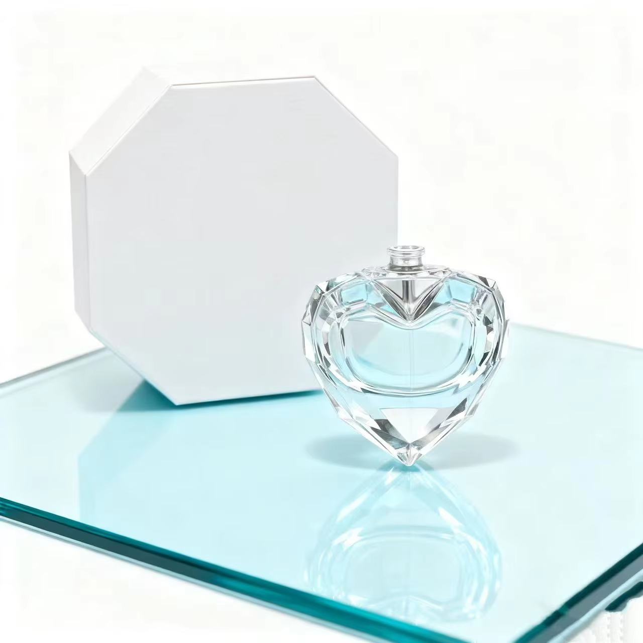 Luxury Exquisite 50ml & 100ml Heart-Shaped Glass Perfume Bottles with Packaging Box Fashion Perfume Storage