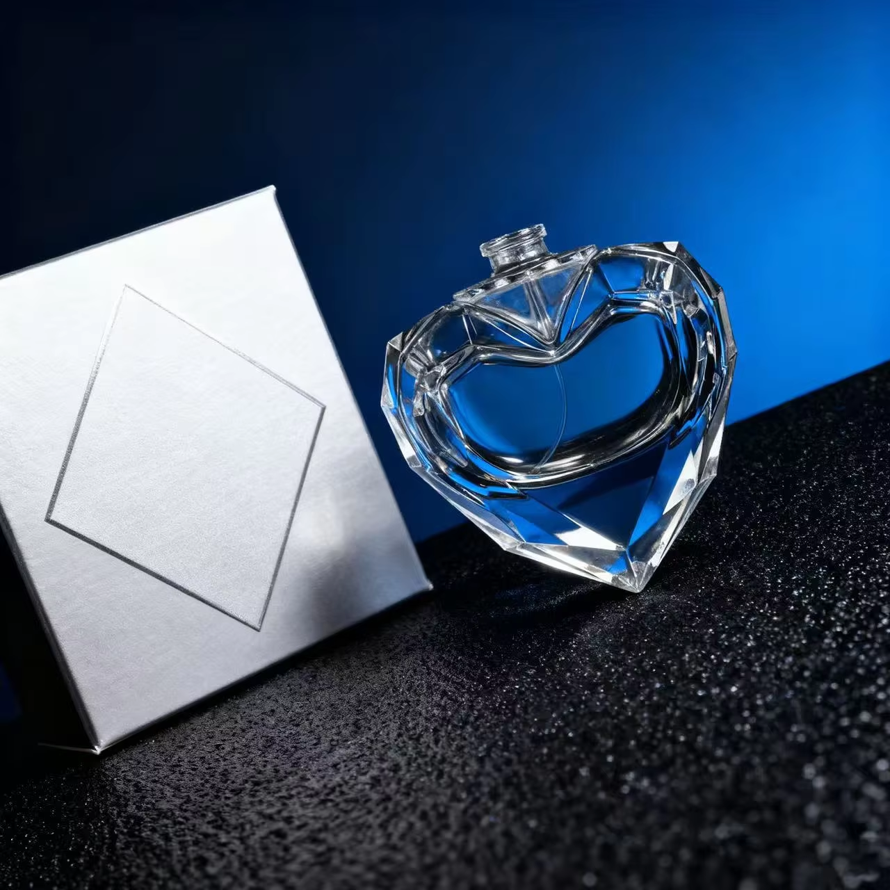 Luxury Exquisite 50ml & 100ml Heart-Shaped Glass Perfume Bottles with Packaging Box Fashion Perfume Storage