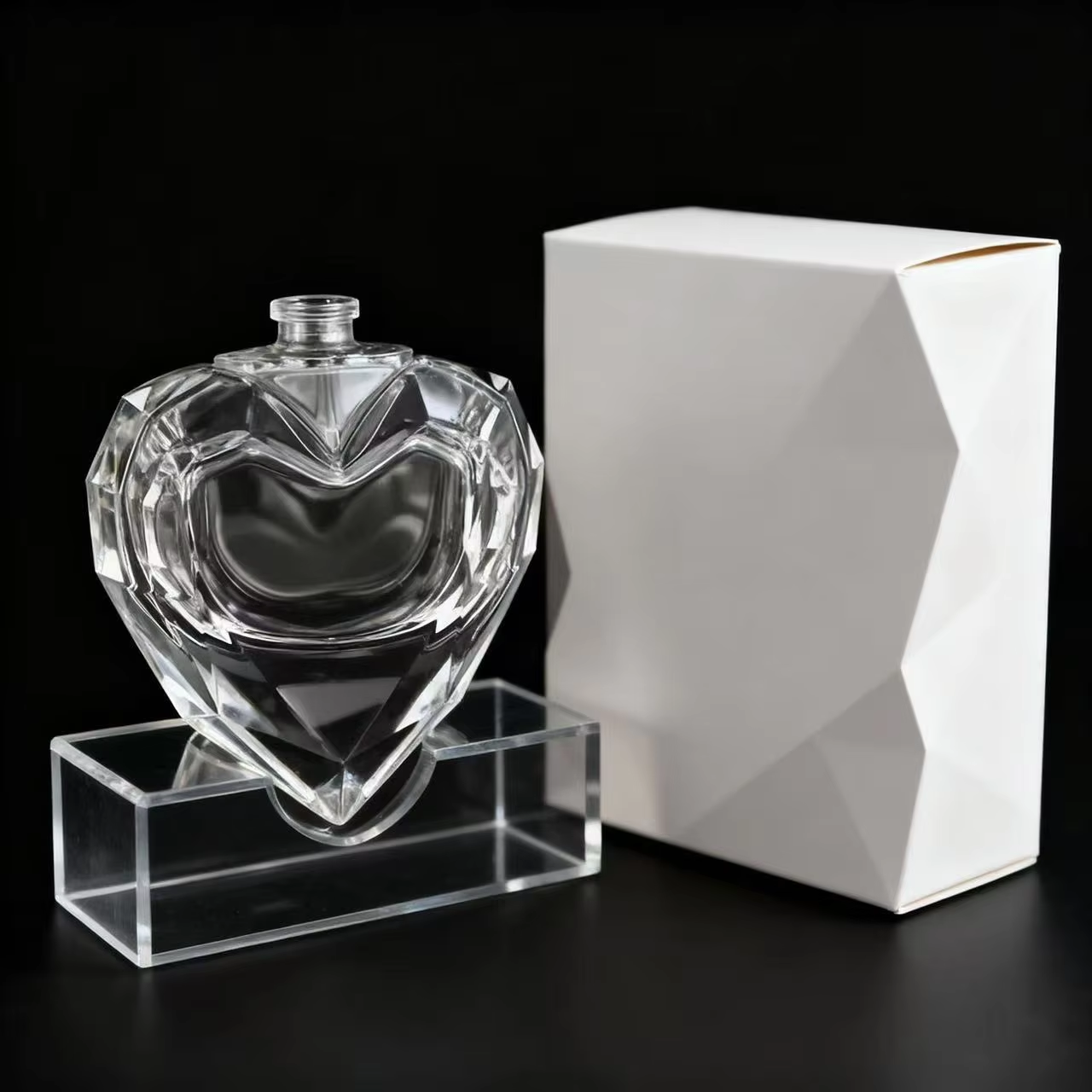 Luxury Exquisite 50ml & 100ml Heart-Shaped Glass Perfume Bottles with Packaging Box Fashion Perfume Storage